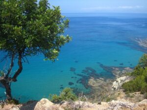 Кристально чистая вода для отдыха на Кипре с детьми