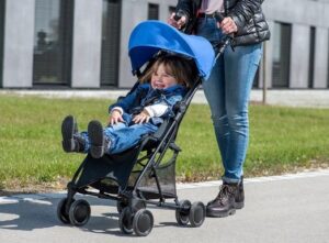 коляска britax holiday с ребенком